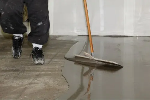 self levelling screed